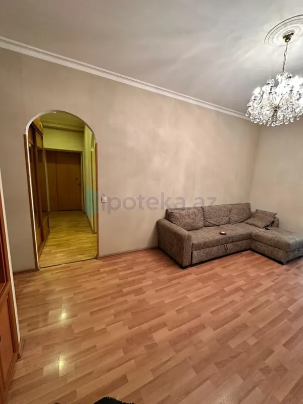 Satılır 3 otaqlı köhnə tikili 105 m²