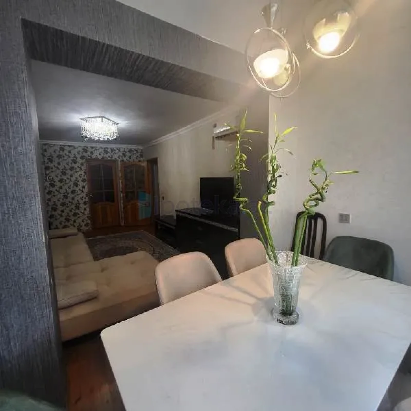 Satılır 2 otaqlı köhnə tikili 50 m²