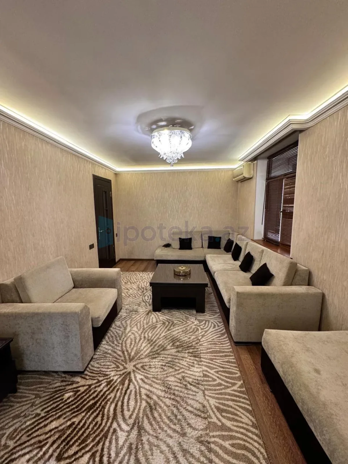 Satılır 2 otaqlı köhnə tikili 60 m²