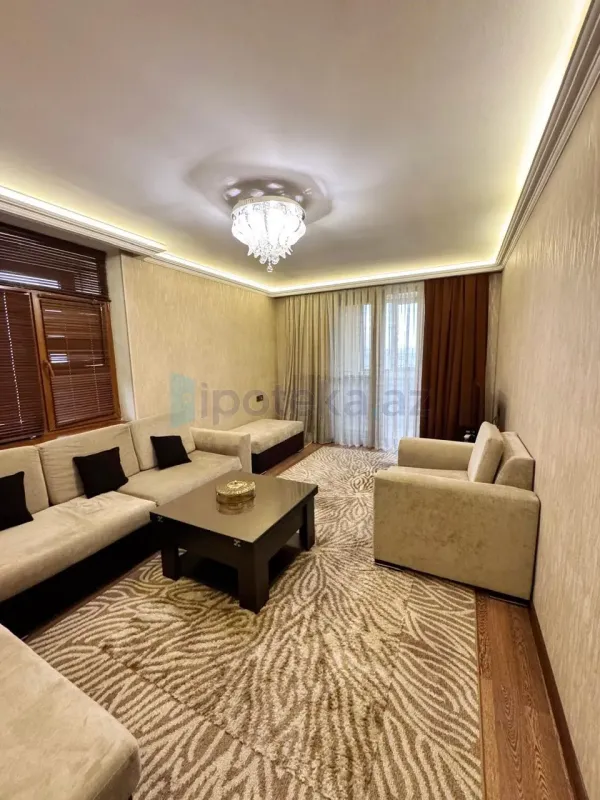 Satılır 2 otaqlı köhnə tikili 60 m²