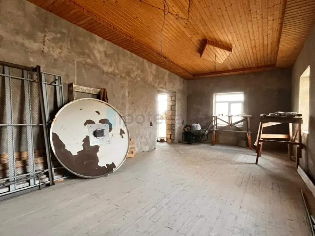 Satılır 5 otaqlı həyət evi 200 m²