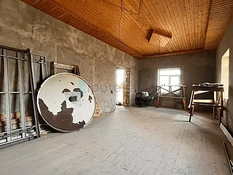 Satılır 5 otaqlı həyət evi 200 m²