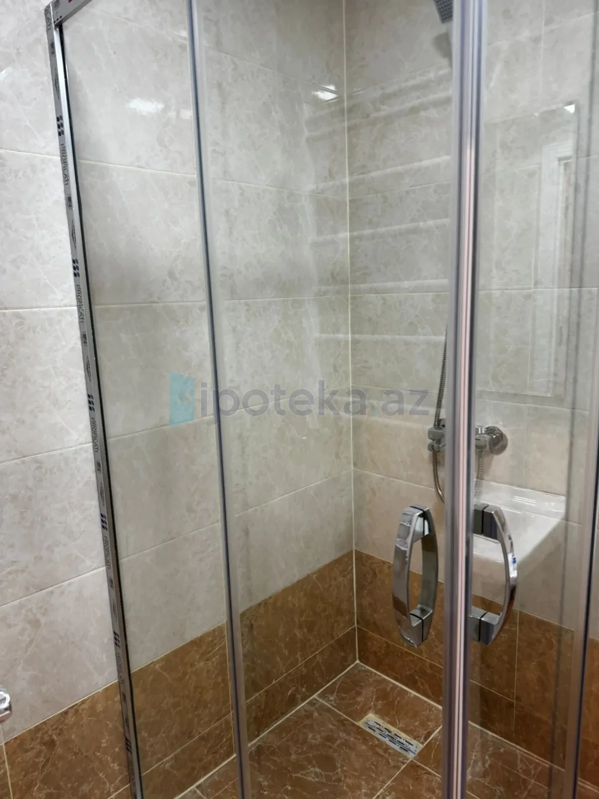 Satılır 3 otaqlı yeni tikili 75 m²