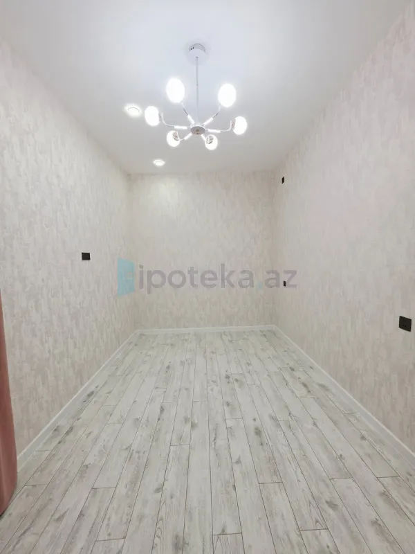 Satılır 4 otaqlı mənzil 140 m²