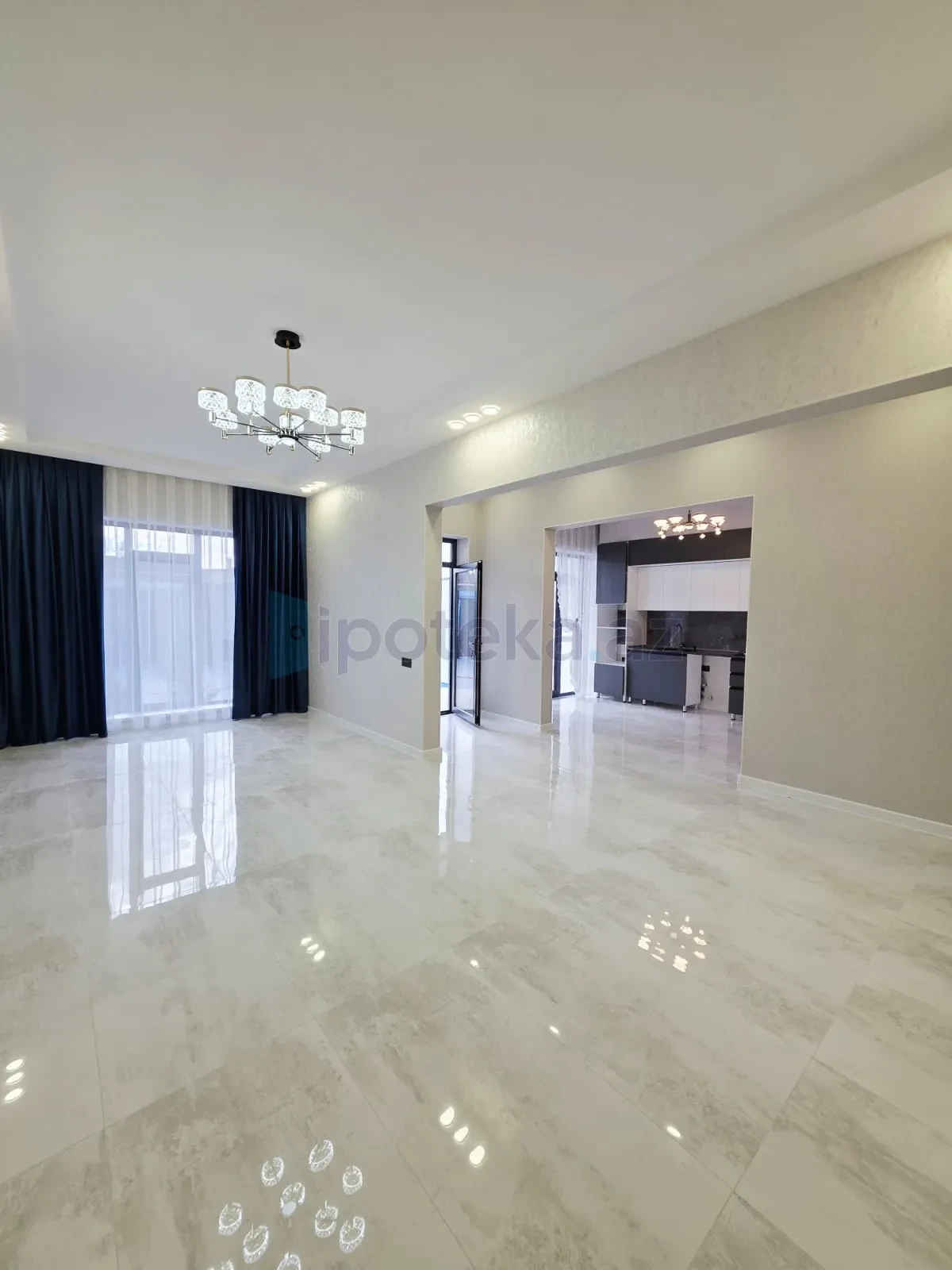 Satılır 4 otaqlı mənzil 140 m²
