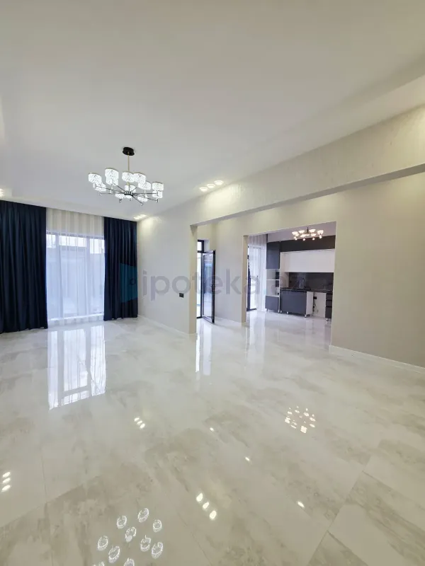 Satılır 4 otaqlı mənzil 140 m²