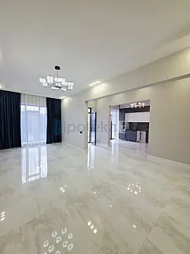Satılır 4 otaqlı mənzil 140 m²