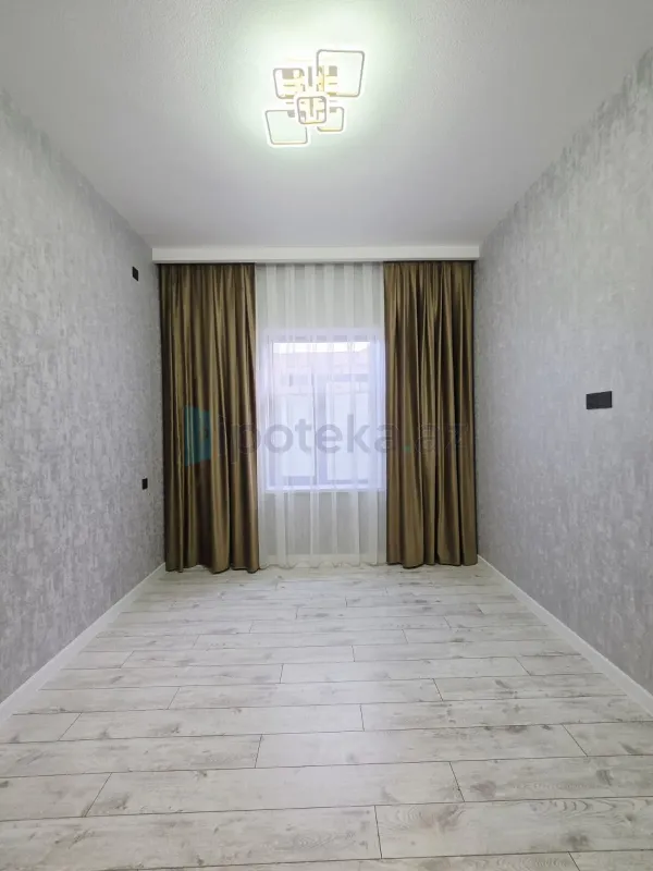 Satılır 4 otaqlı mənzil 140 m²