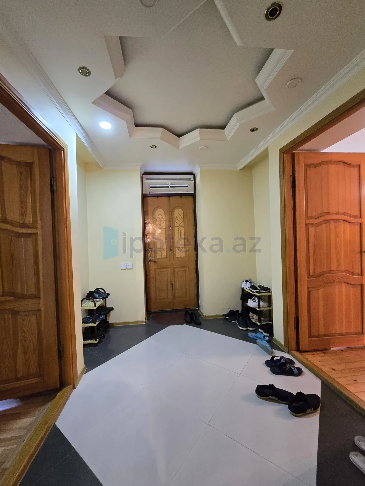 Satılır 6 otaqlı köhnə tikili 150 m²