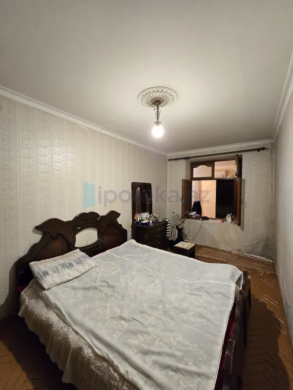 Satılır 6 otaqlı köhnə tikili 150 m²