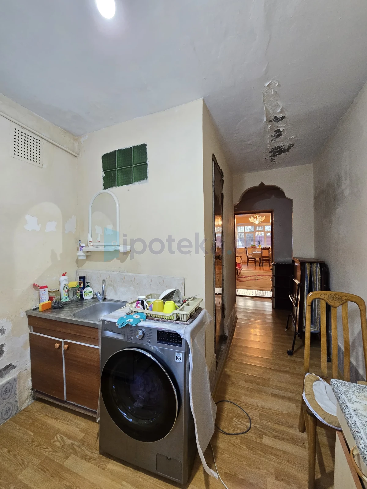 Satılır 6 otaqlı köhnə tikili 150 m²