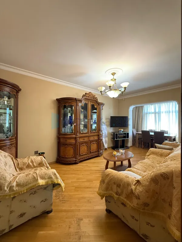 Satılır 4 otaqlı köhnə tikili 100 m²