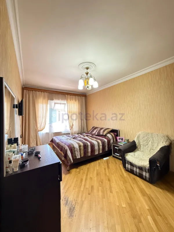 Satılır 4 otaqlı köhnə tikili 100 m²