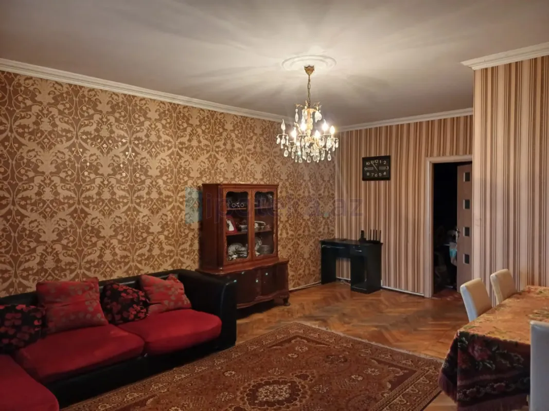 Satılır 3 otaqlı köhnə tikili 120 m²