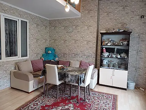 Satılır 3 otaqlı köhnə tikili 120 m²