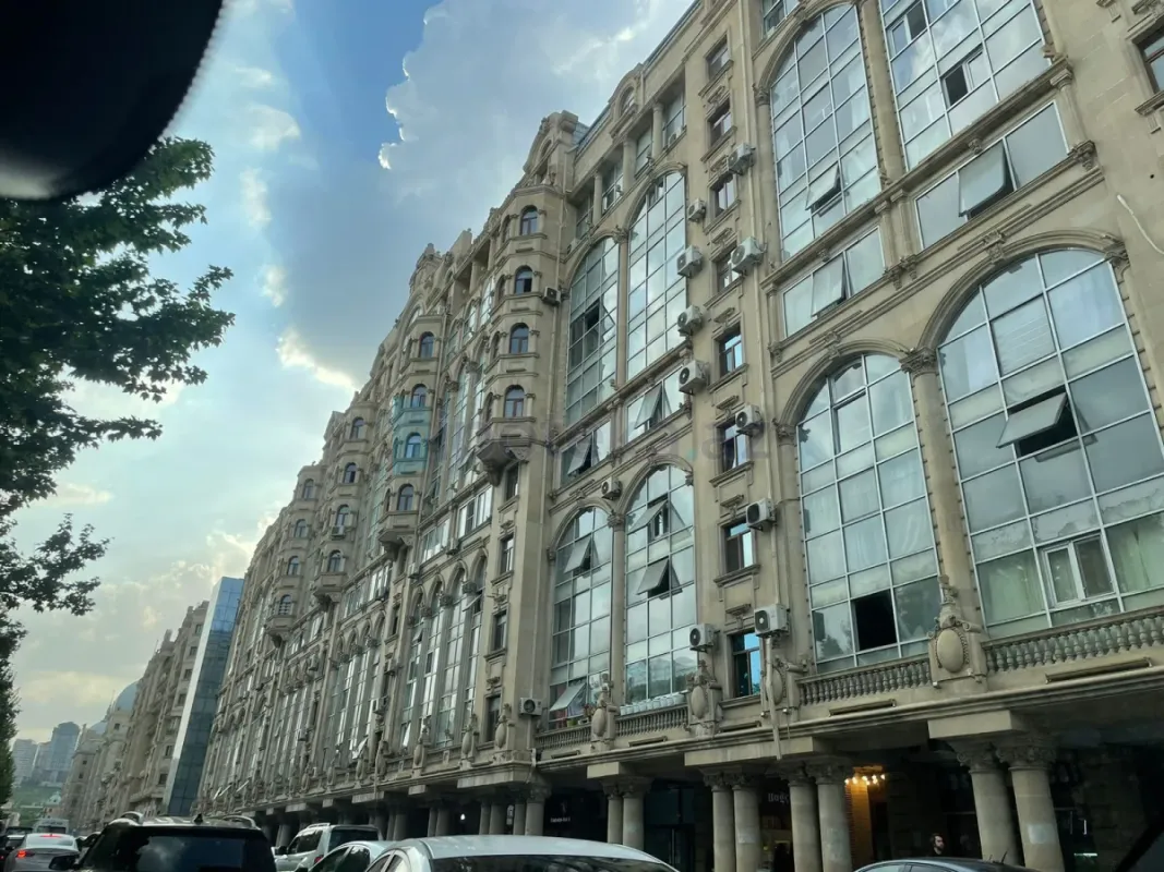 Satılır 3 otaqlı köhnə tikili 120 m²