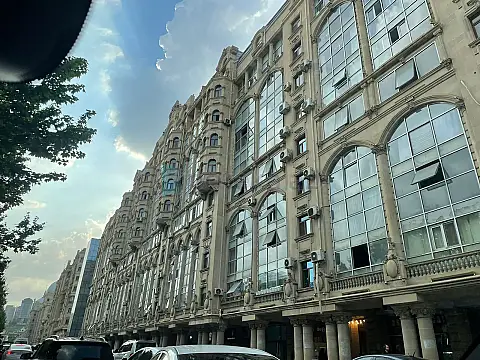 Satılır 3 otaqlı köhnə tikili 120 m²