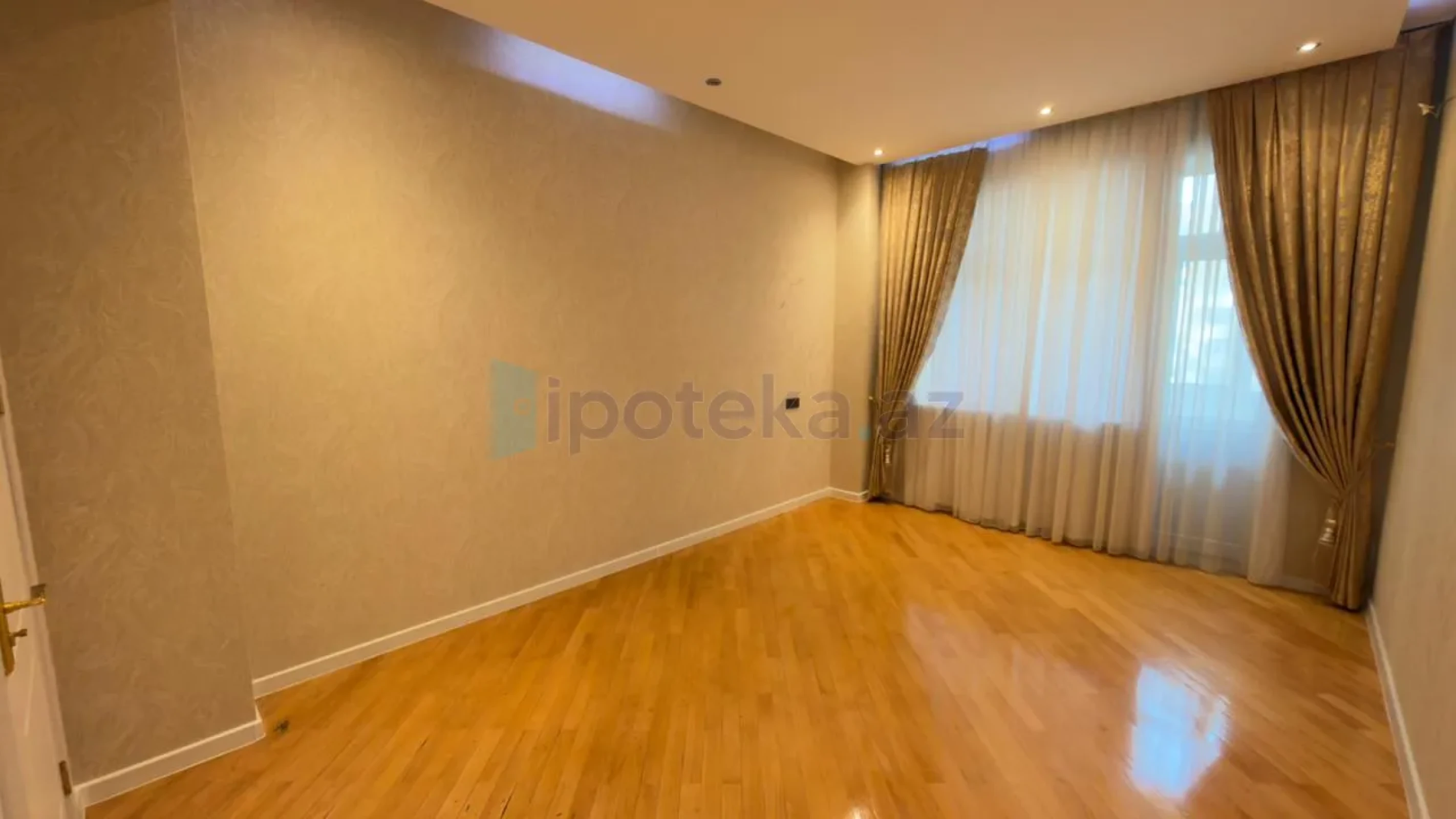 Satılır 13 otaqlı yeni tikili 135 m²