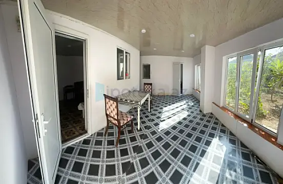 Satılır 9 otaqlı həyət evi 250 m²