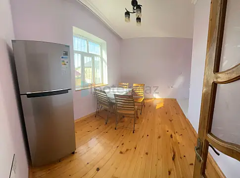 Satılır 9 otaqlı həyət evi 250 m²