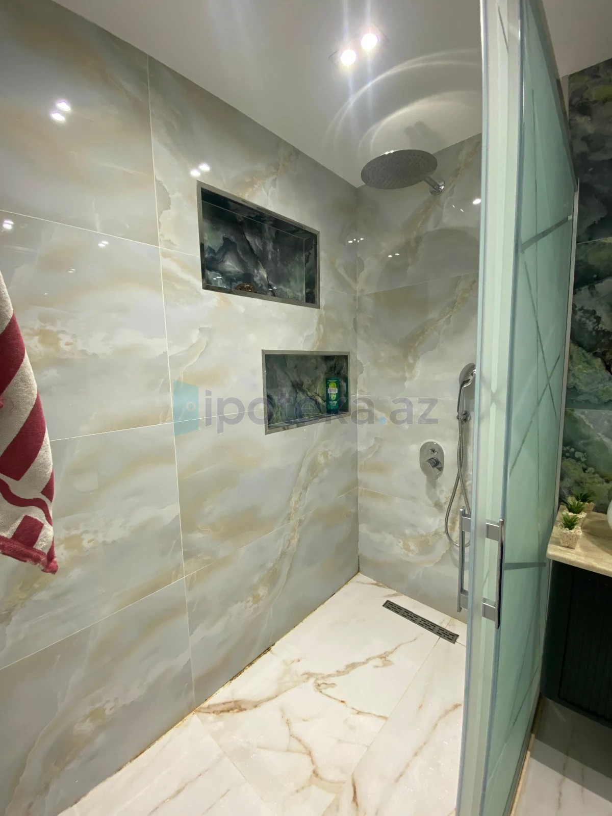 Satılır 3 otaqlı yeni tikili 105 m²