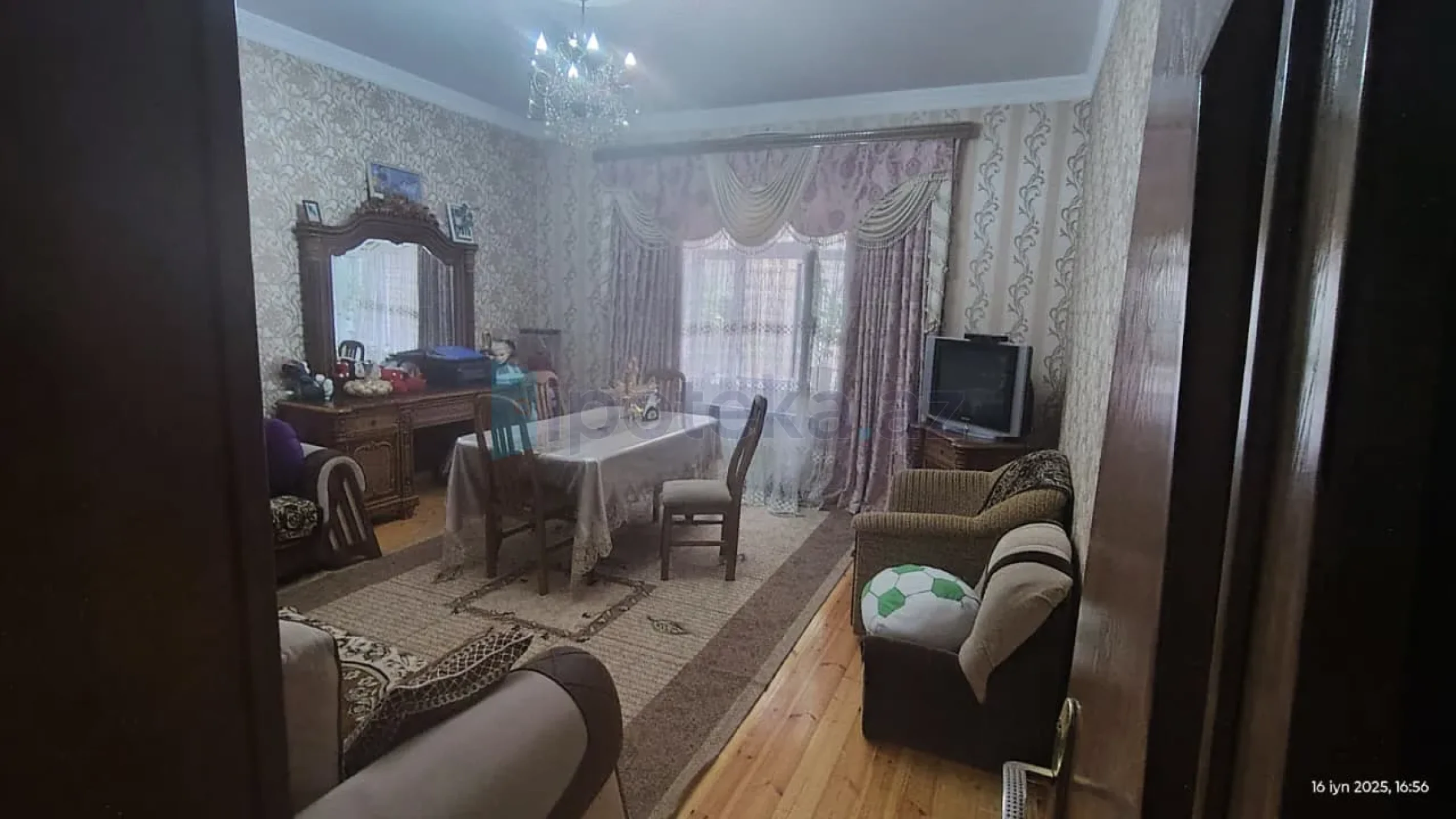 Satılır 5 otaqlı həyət evi 200 m²