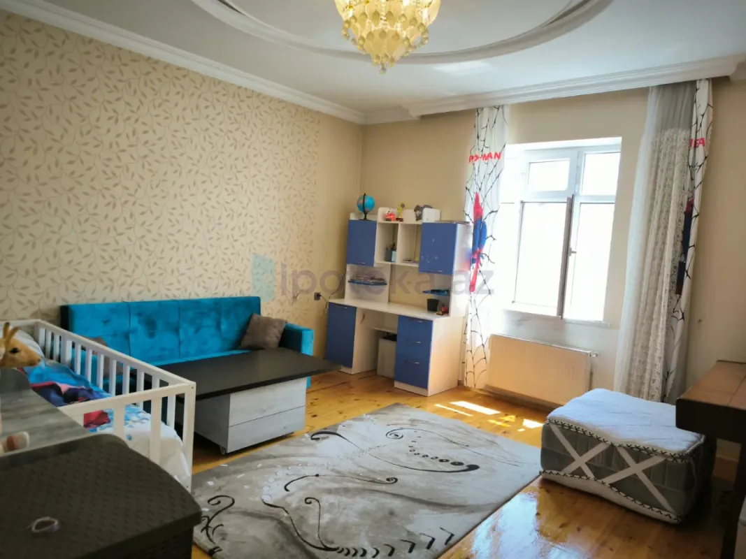 Satılır 5 otaqlı həyət evi 200 m²