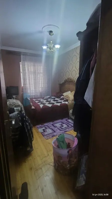 Satılır 5 otaqlı həyət evi 200 m²