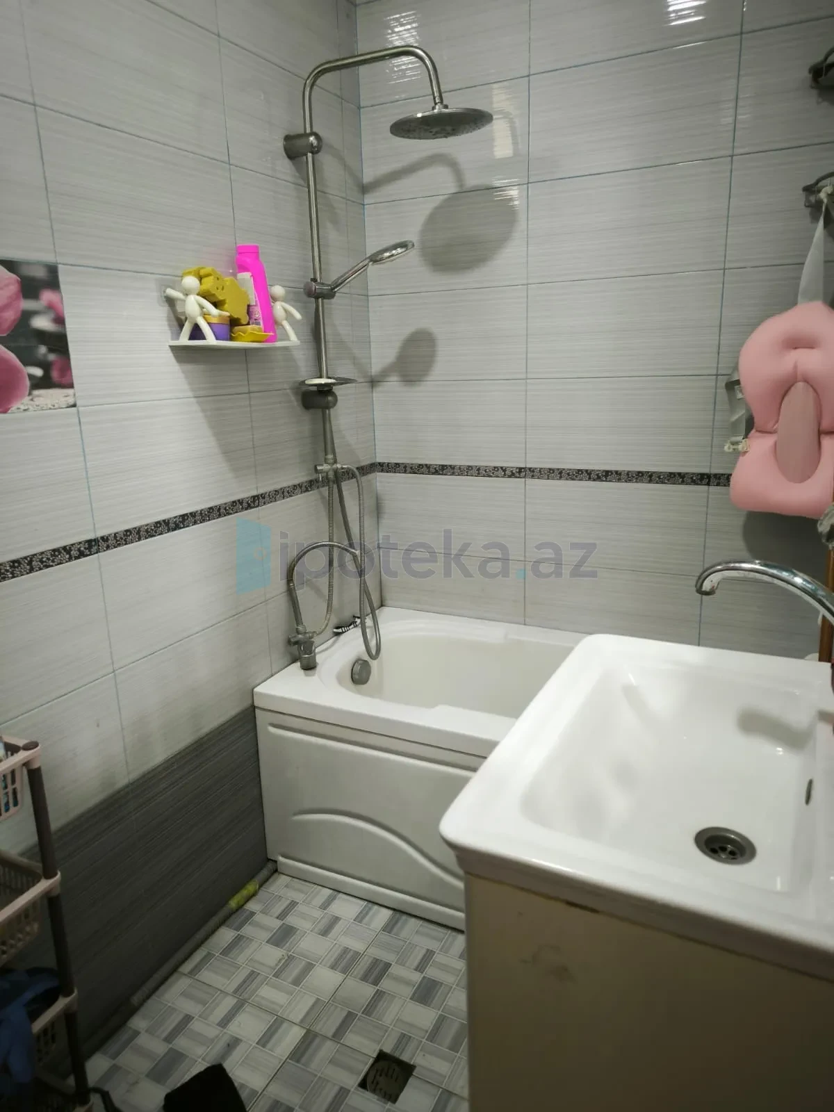 Satılır 5 otaqlı həyət evi 200 m²