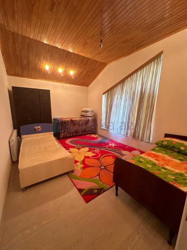 Satılır 4 otaqlı həyət evi 200 m²