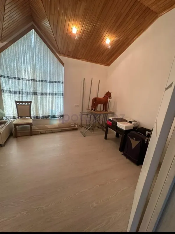Satılır 4 otaqlı həyət evi 200 m²
