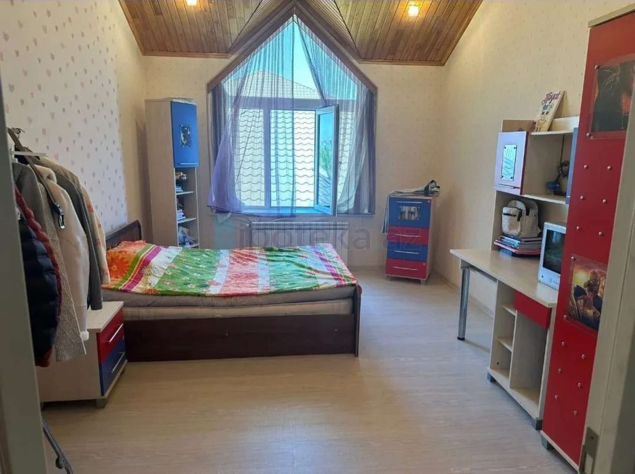 Satılır 4 otaqlı həyət evi 200 m²