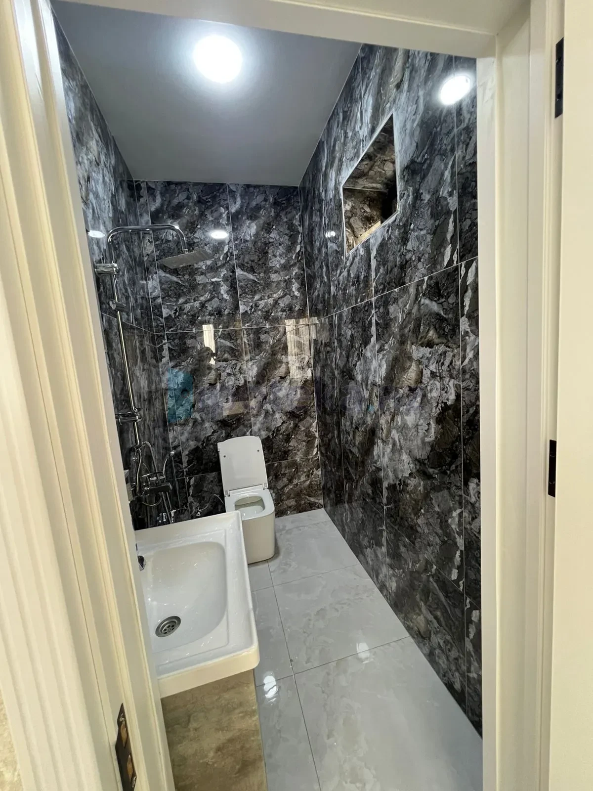 Satılır 4 otaqlı mənzil 100 m²