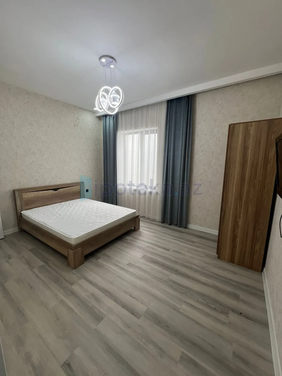 Satılır 4 otaqlı mənzil 100 m²