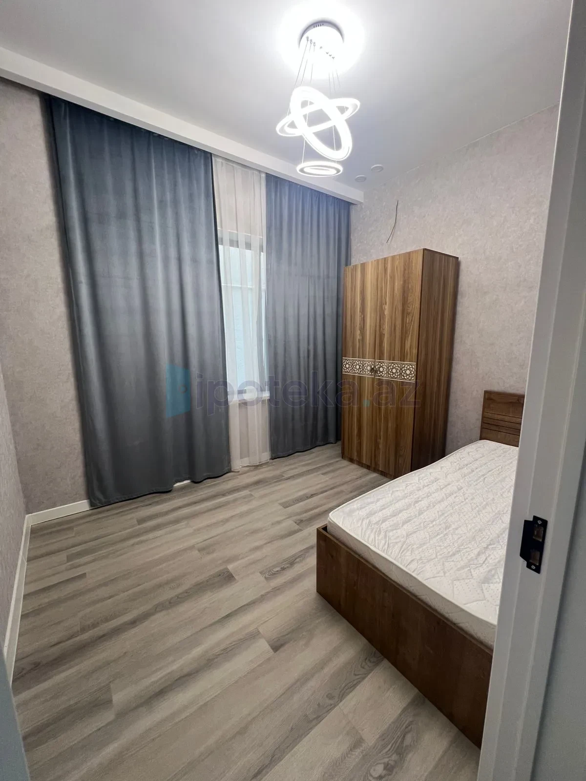 Satılır 4 otaqlı mənzil 100 m²