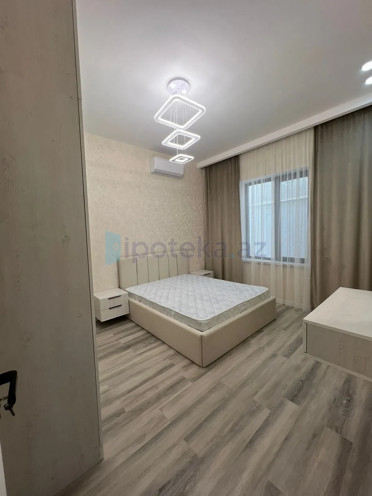 Satılır 4 otaqlı mənzil 100 m²