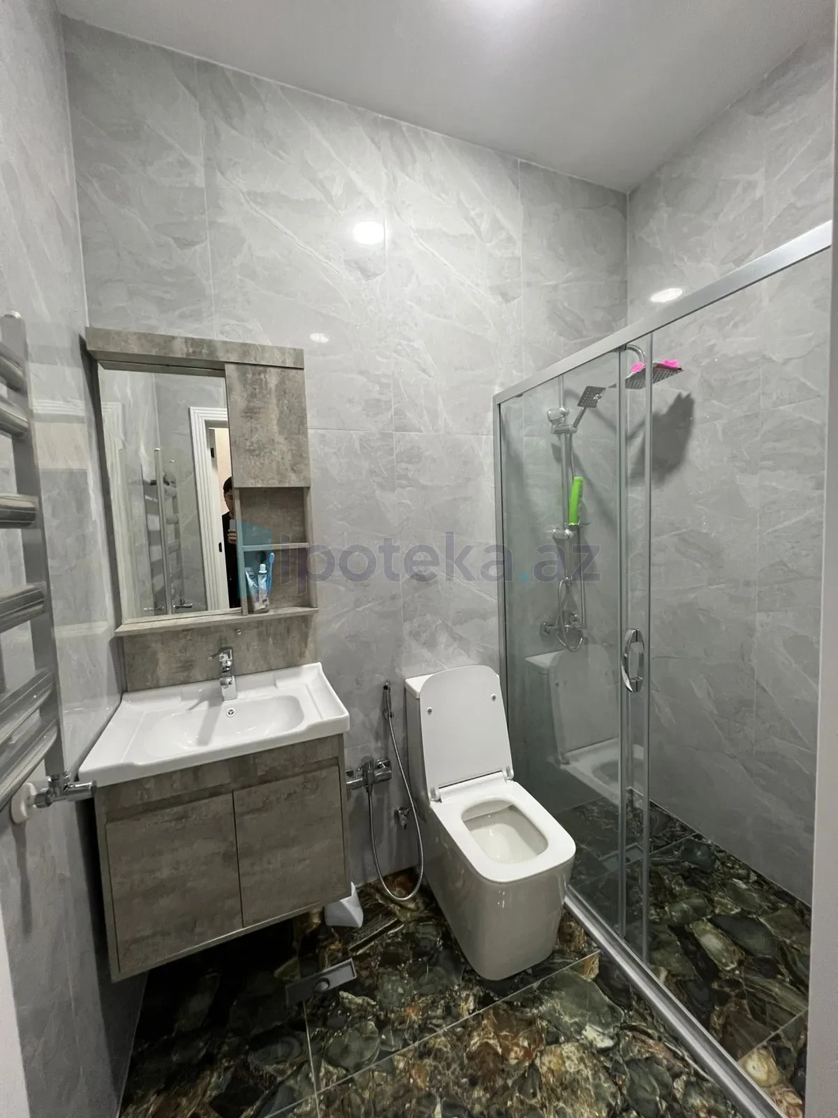 Satılır 4 otaqlı mənzil 100 m²