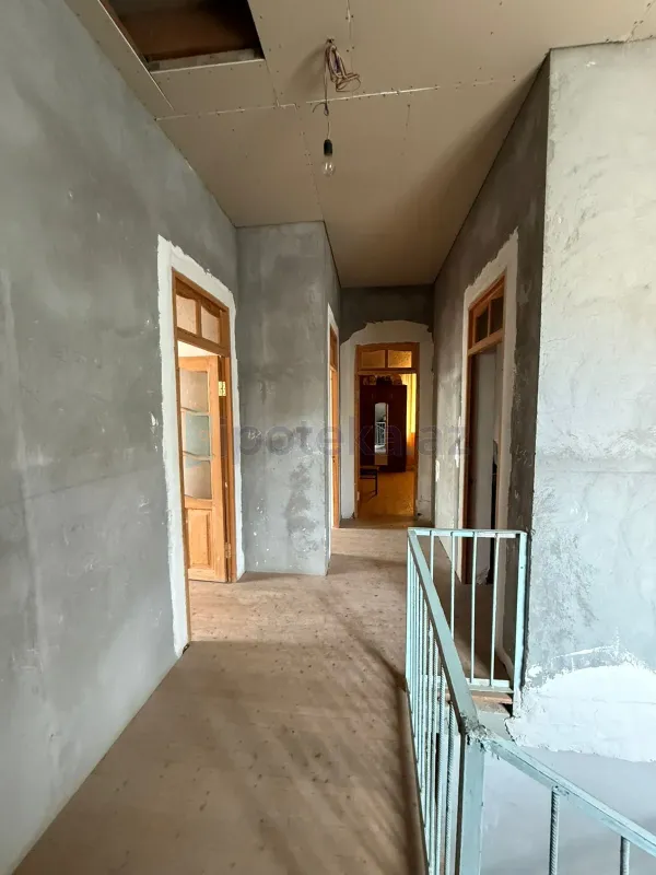 Satılır 5 otaqlı həyət evi 200 m²