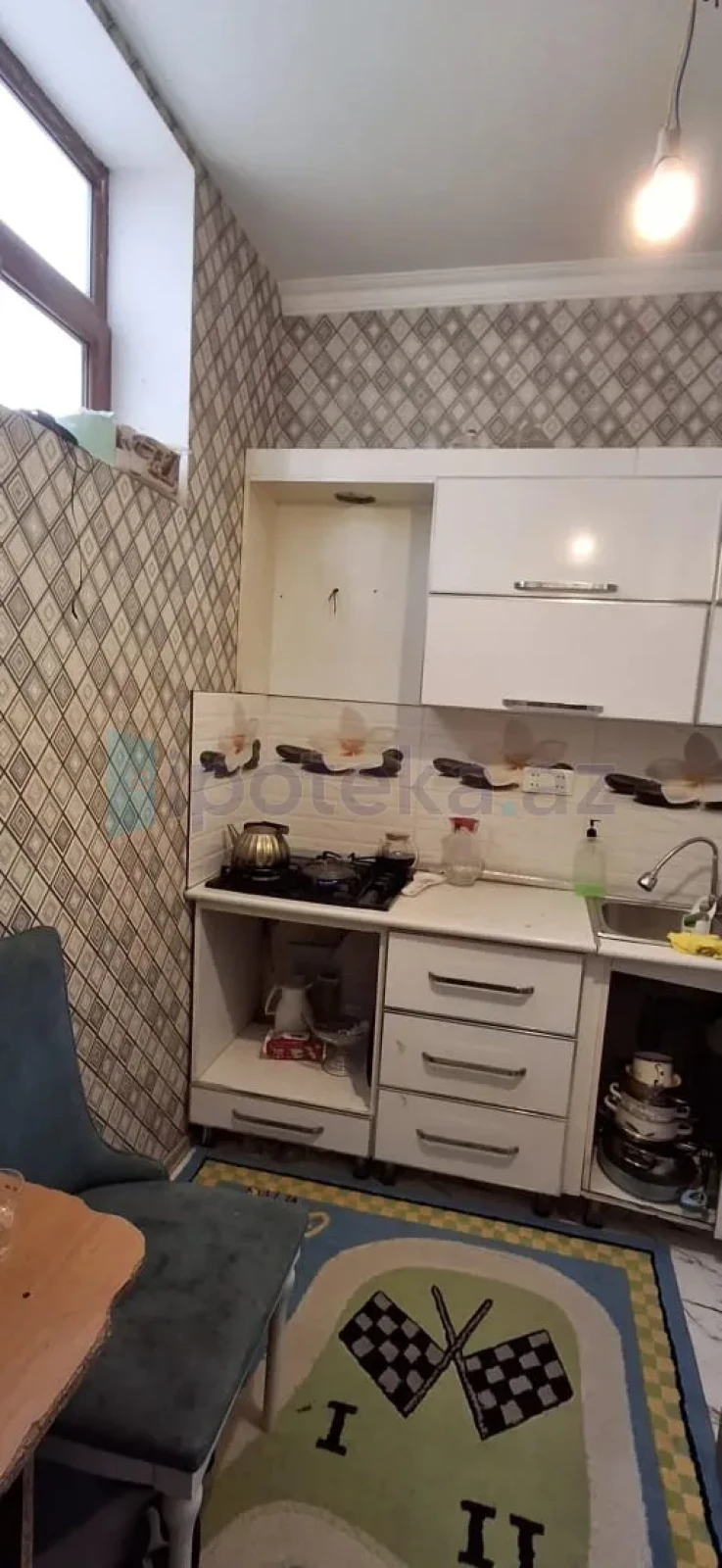 Satılır 9 otaqlı həyət evi 240 m²