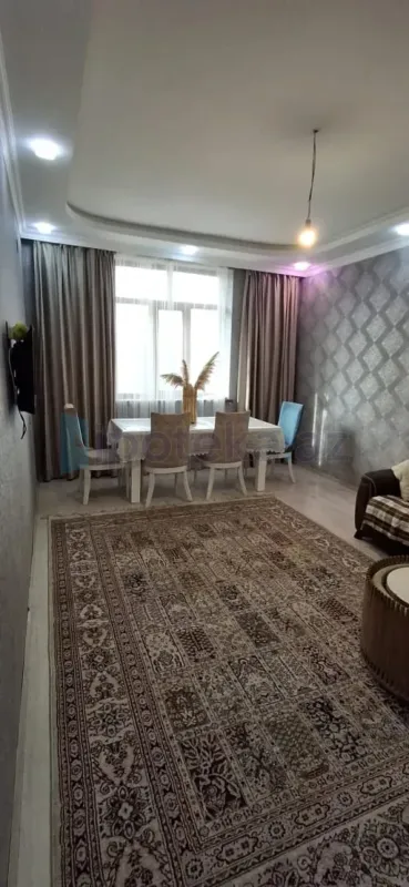 Satılır 9 otaqlı həyət evi 240 m²