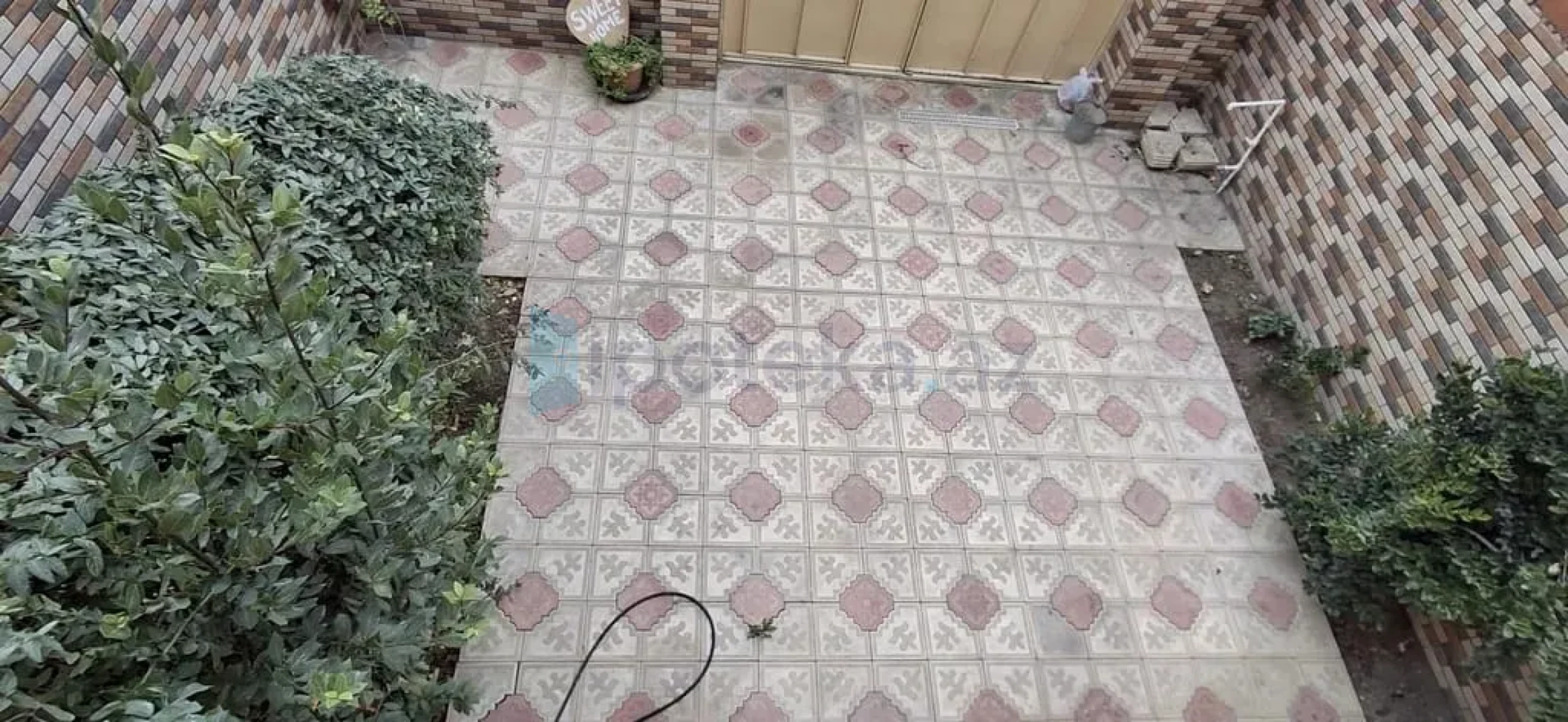 Satılır 9 otaqlı həyət evi 240 m²