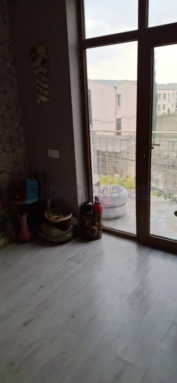 Satılır 9 otaqlı həyət evi 240 m²