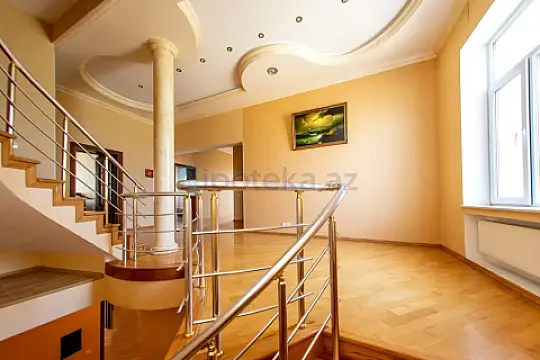 Satılır 7 otaqlı həyət evi 500 m²