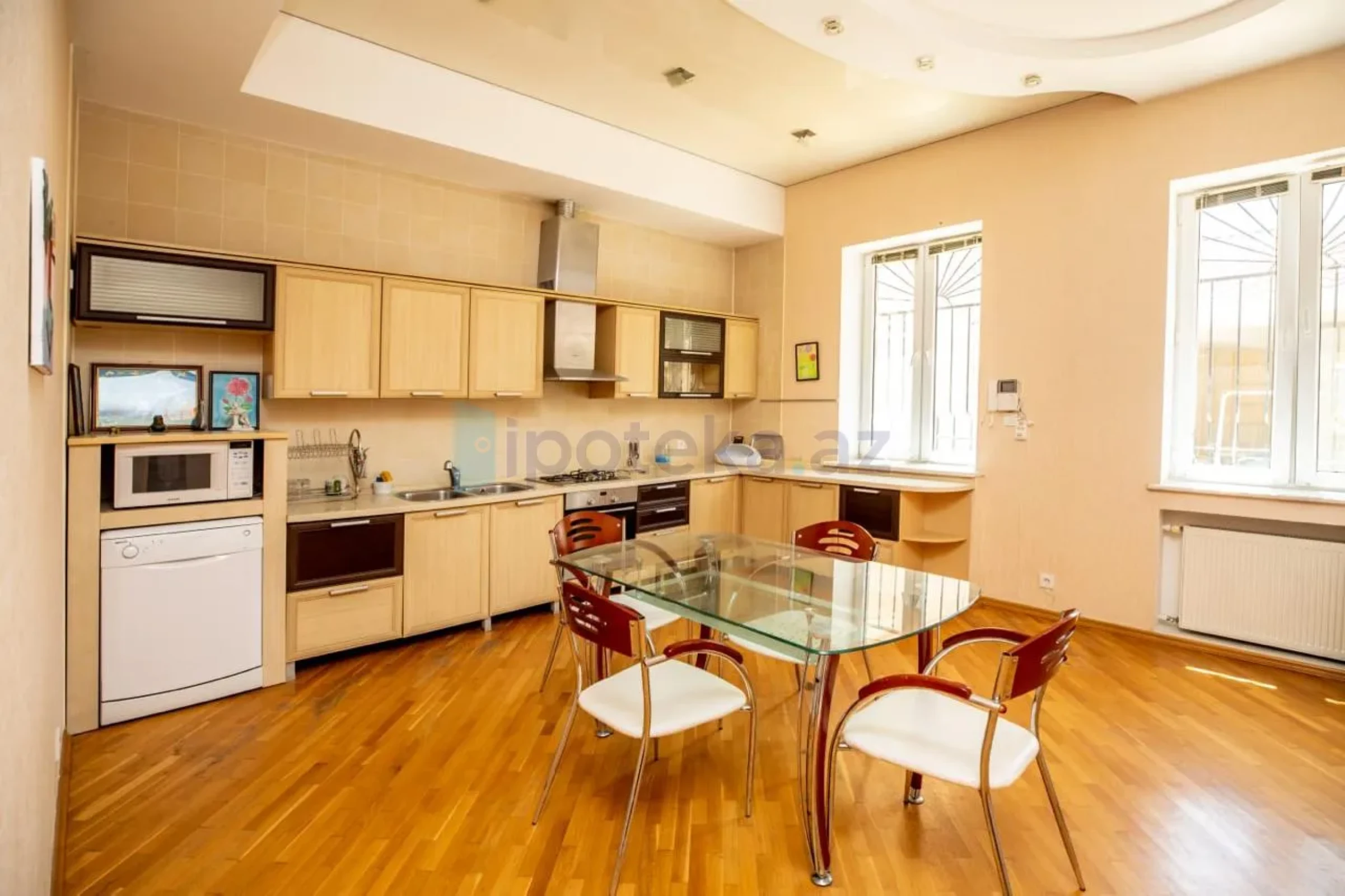 Satılır 7 otaqlı həyət evi 500 m²