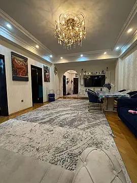 Satılır 3 otaqlı yeni tikili 135 m²