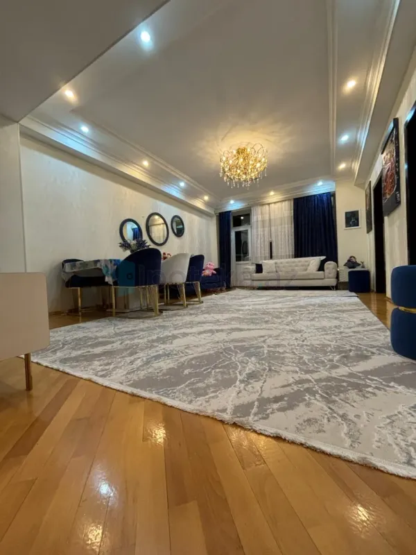 Satılır 3 otaqlı yeni tikili 135 m²