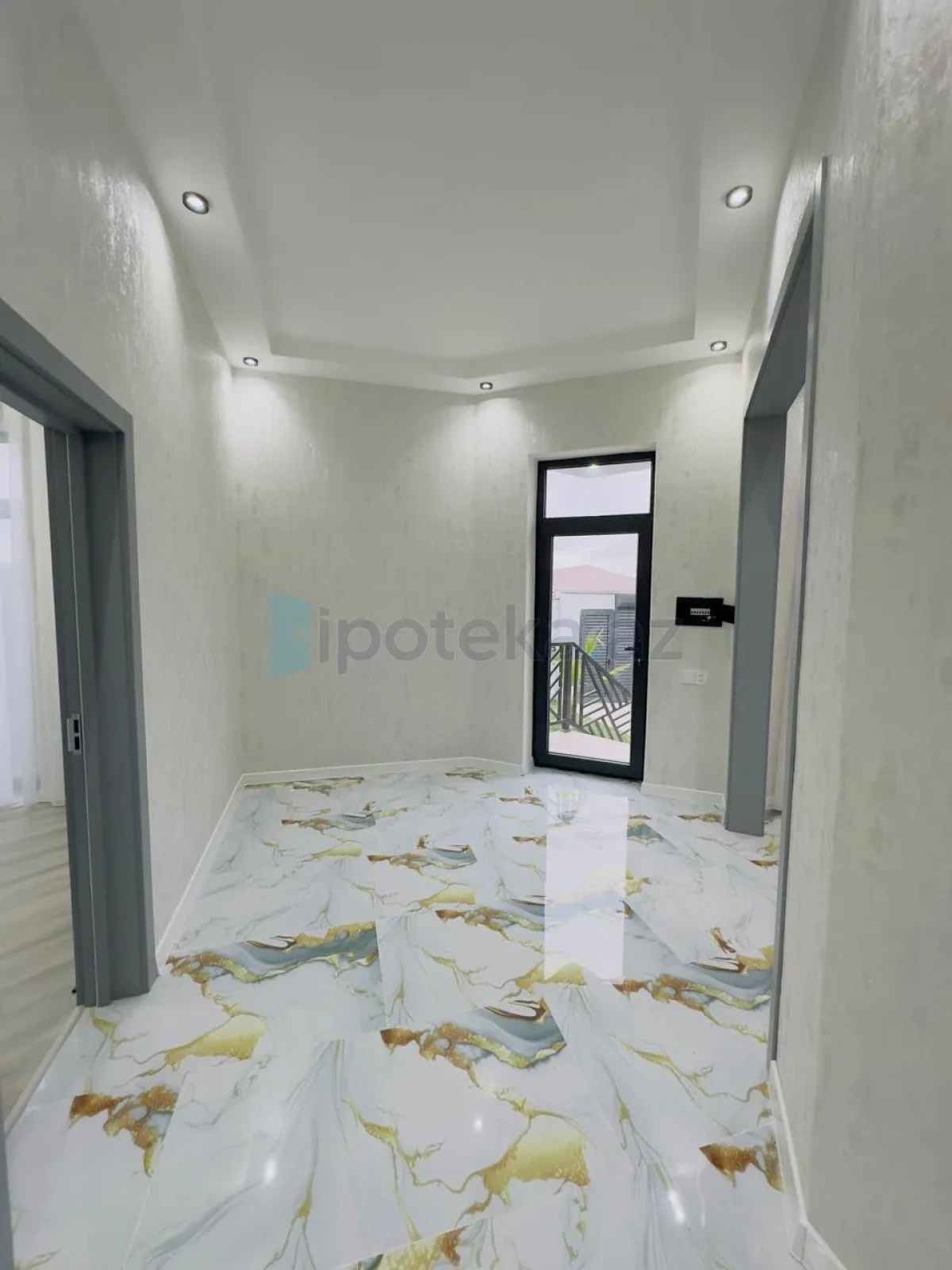 Satılır 4 otaqlı mənzil 142 m²