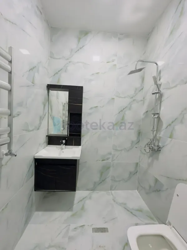 Satılır 4 otaqlı mənzil 142 m²