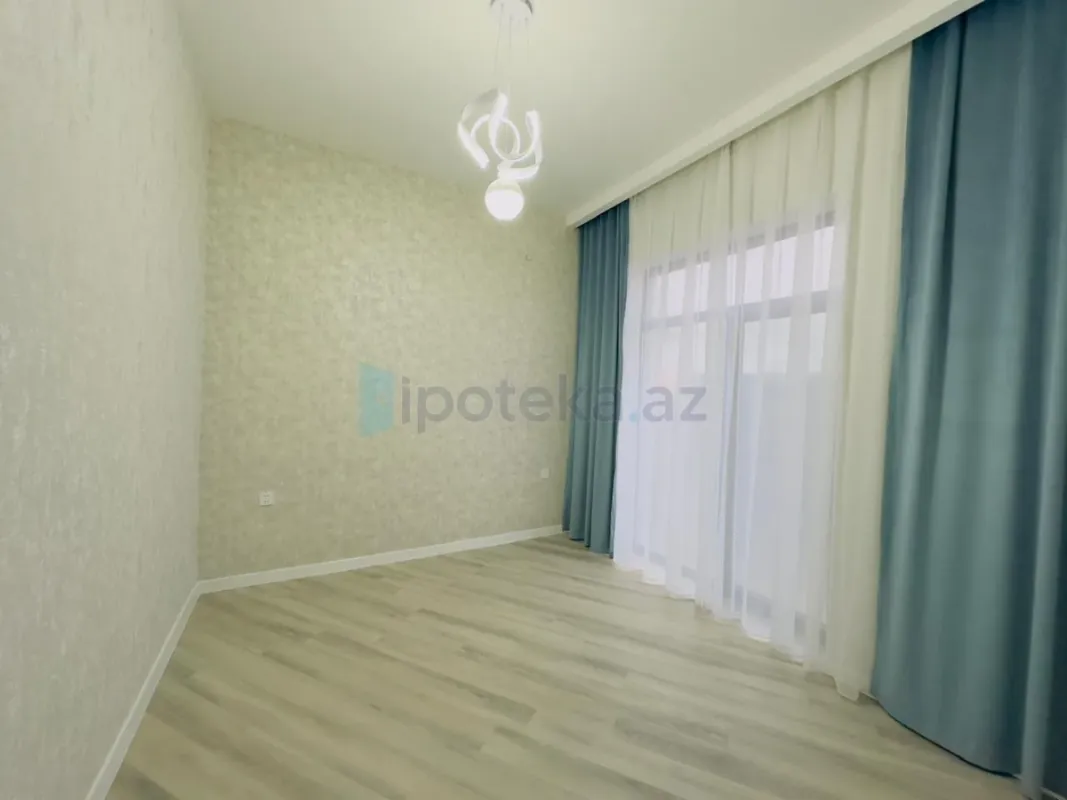 Satılır 4 otaqlı mənzil 142 m²