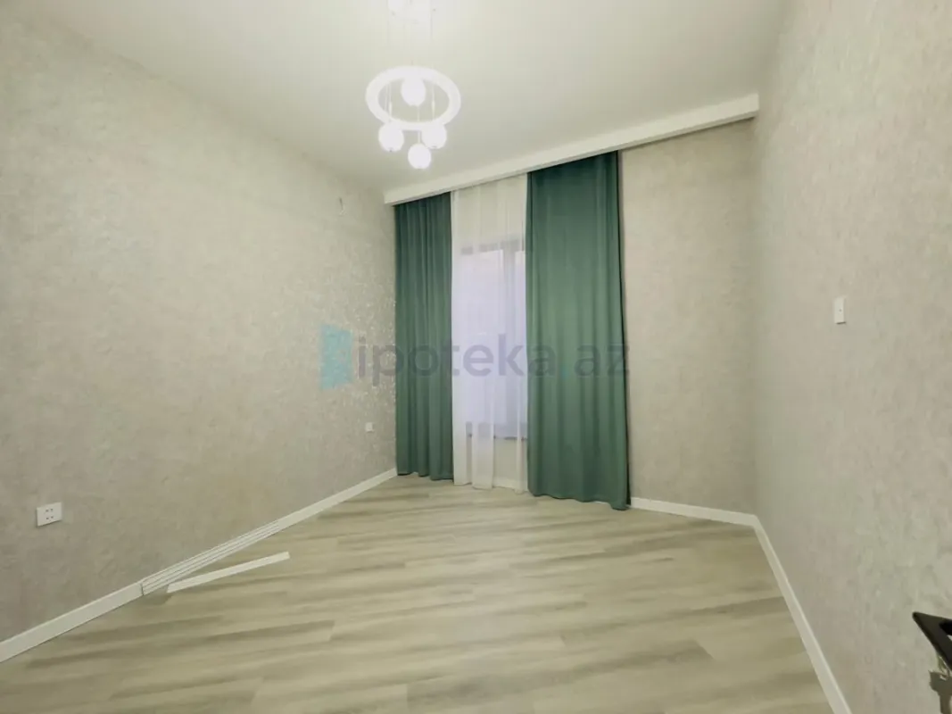 Satılır 4 otaqlı mənzil 142 m²